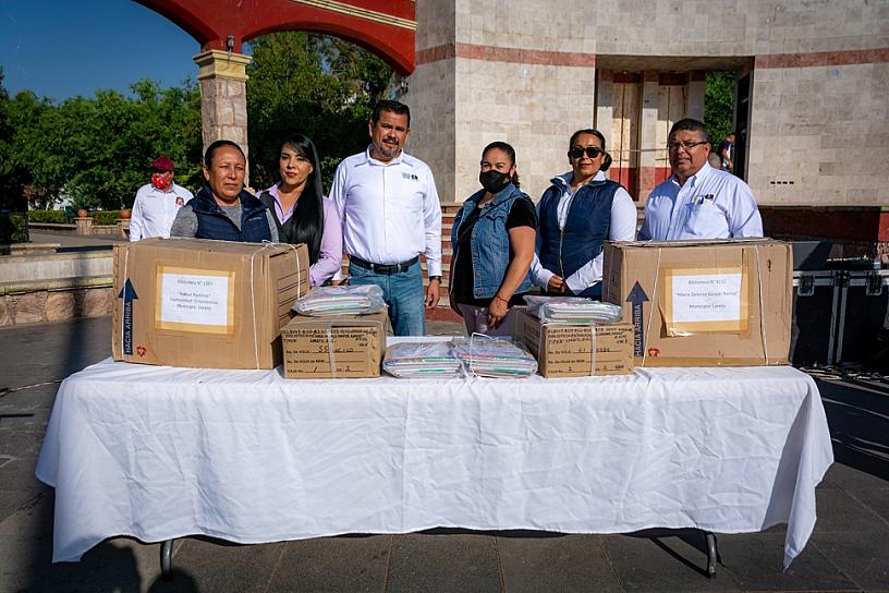ENTREGAN COLECCIÓN DE LIBROS A BIBLIOTECAS DE LORETO