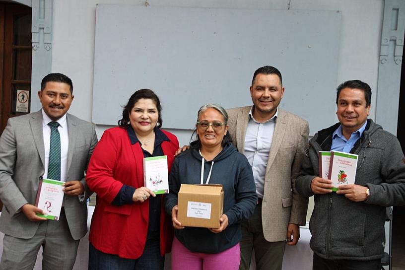 Entregan Colección SEP Centenaria Paulo Freire a 12 bibliotecas de Valparaíso