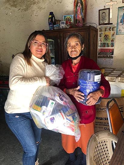 ENTREGAN DESPENSAS Y COBIJAS A POBLACIÓN VULNERABLE