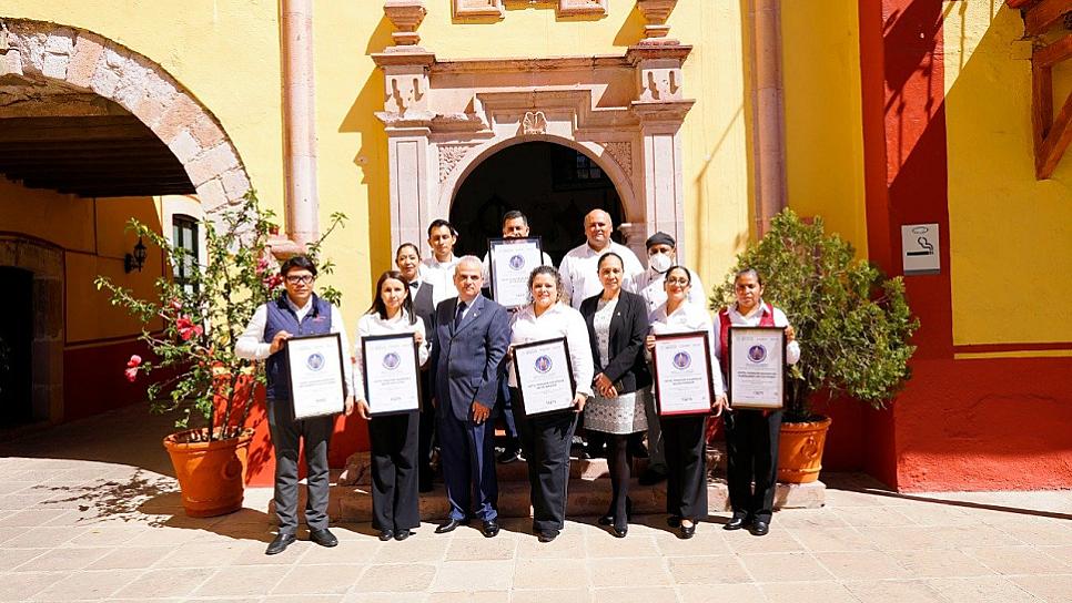 ENTREGAN DISTINTIVO H A HOTELES DE ISSSTEZAC 