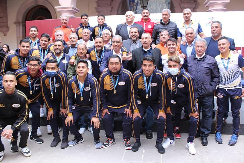 ENTREGAN EL PREMIO ESTATAL DEL DEPORTE