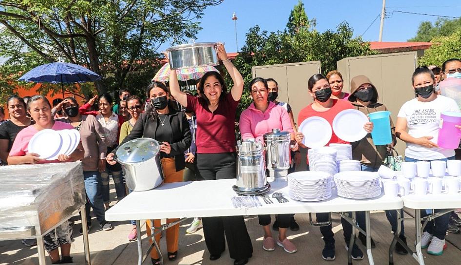 ENTREGAN EQUIPO DE COCINA A TELESECUNDARIA DE PLENITUD, FRESNILLO