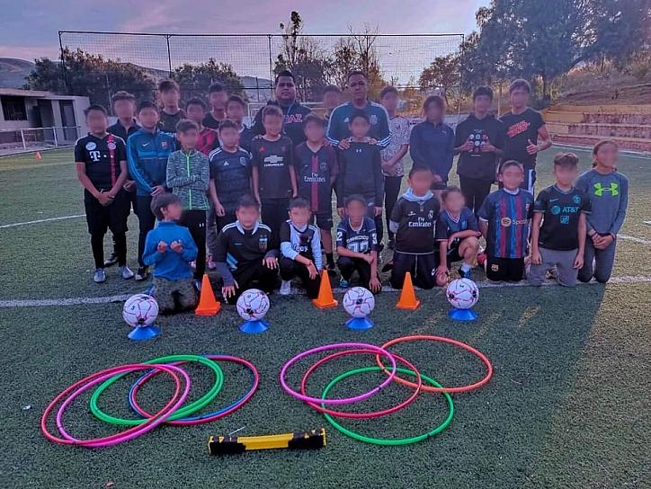 ENTREGAN EQUIPO DEPORTIVO A CCA