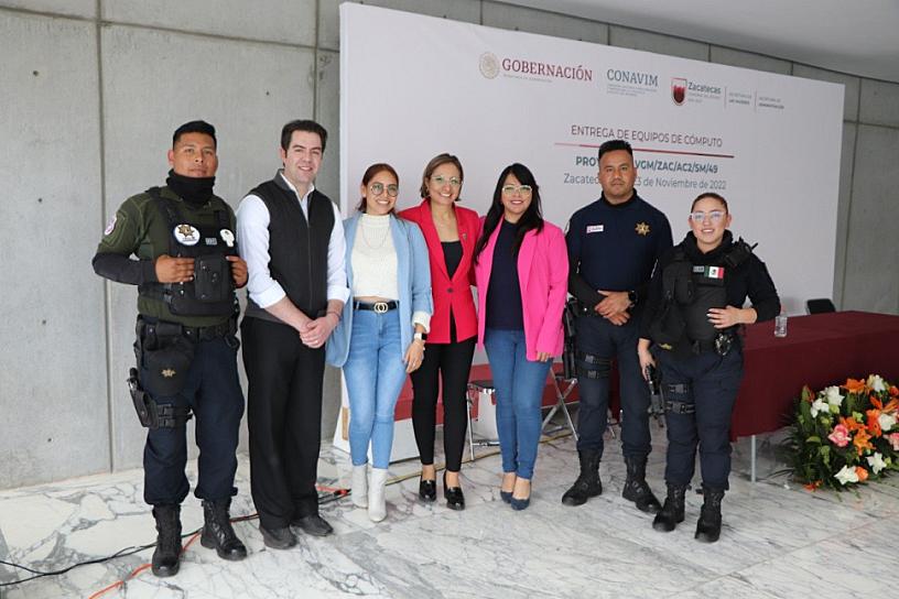 ENTREGAN EQUIPOS DE CÓMPUTO A  MUJERES ZACATECANAS 