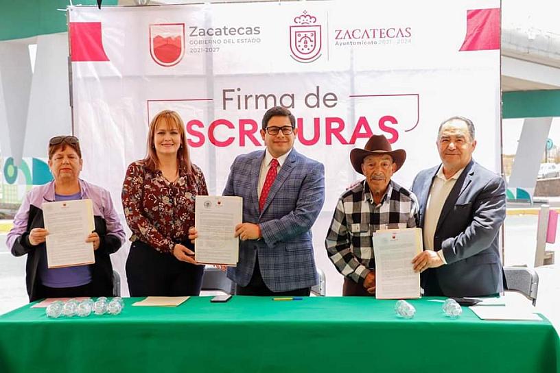 ENTREGAN ESCRITURAS A MÁS DE 90 FAMILIAS CAPITALINAS