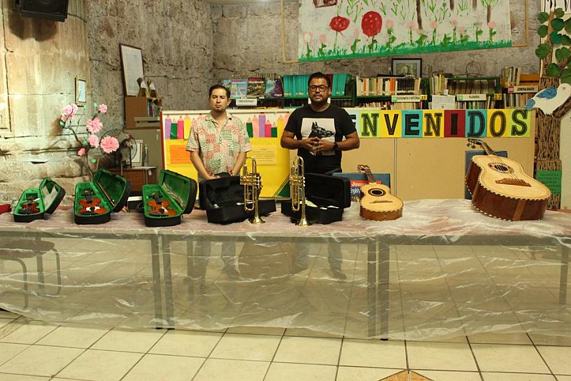 ENTREGAN INSTRUMENTOS MUSICALES A MARIACHI JUVENIL DE TABASCO