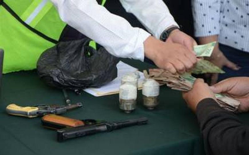ENTREGAN LANZAGRANADAS, CUERNOS DE CHIVO Y BALAS PARA METRALLETA EN DESARME VOLUNTARIO EN FRESNILLO 