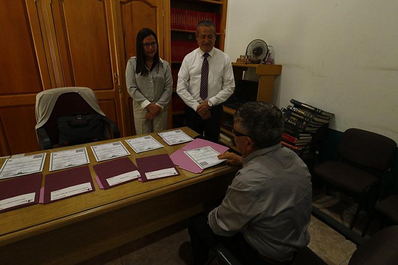 ENTREGAN LA PRIMERA ACTA EN SISTEMA BRAILLE EN JEREZ