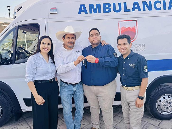 ENTREGAN NUEVA AMBULANCIA A PC MUNICIPAL DE LORETO