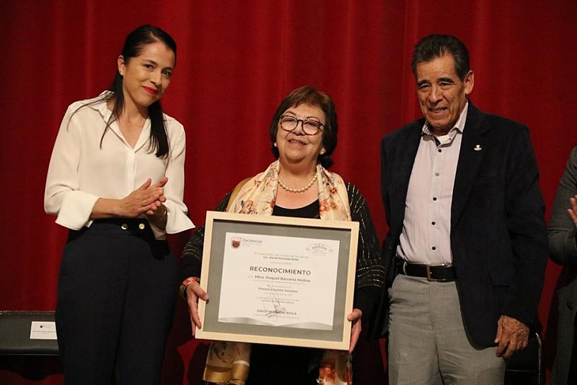 ENTREGAN RECONOCIMIENTO “GACHITA AMADOR” 2022 A RAQUEL BÁRCENA 