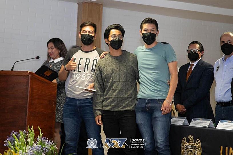 ENTREGAN RECONOCIMIENTOS A ALUMNOS DE INGENIERÍA POR EL DÍA DEL ESTUDIANTE