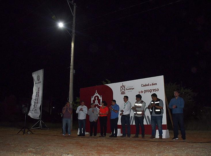 ENTREGAN RED DE ALUMBRADO PÚBLICO EN COLONIA UNIVERSO, EN GUADALUPE