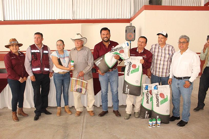 ENTREGAN SEMILLA DE MAÍZ A PRODUCTORES DE TABASCO