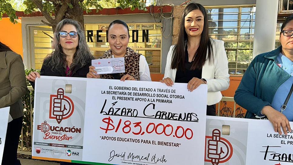 ENTREGAN TARJETAS A 35 COMITÉS DE PRIMARIAS PARA UNIFORMES ESCOLARES