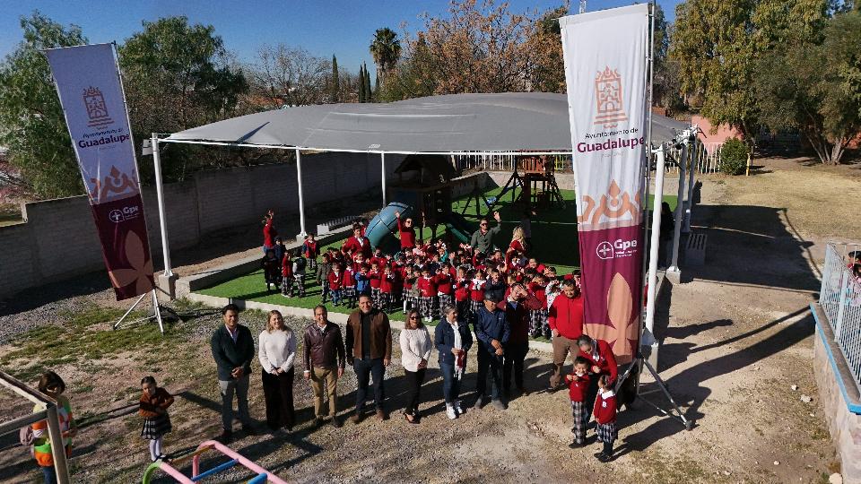ENTREGA PEPE SALDÍVAR TECHO PARA ÁREA DE JUEGOS EN LA ZACATECANA