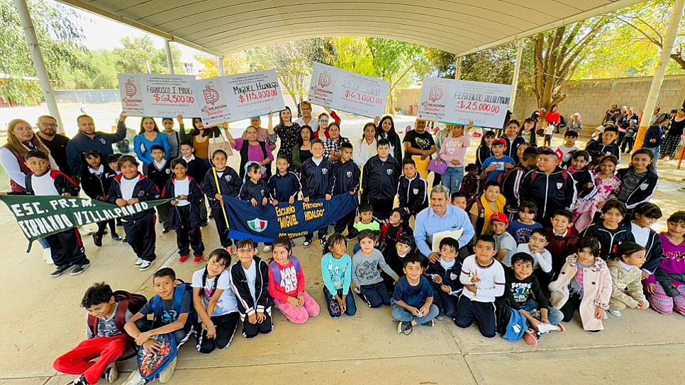 ENTREGAN TARJETAS PARA LA ADQUISICIÓN DE UNIFORMES ESCOLARES EN ZONAS RURALES 