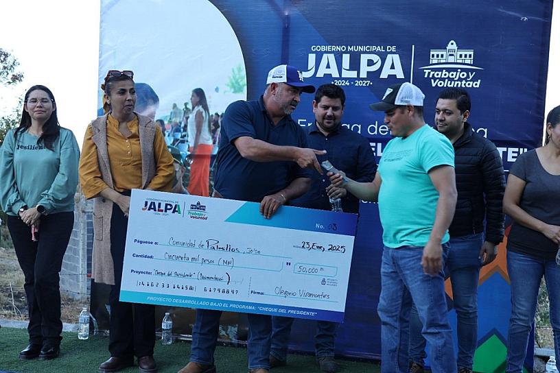 Entregan tercer "Cheque del presidente" en Palmillos, Jalpa
