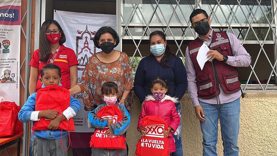 ENTREGAN ÚTILES ESCOLARES A 50 ALUMNOS DE LAGUNA DE ARRIBA