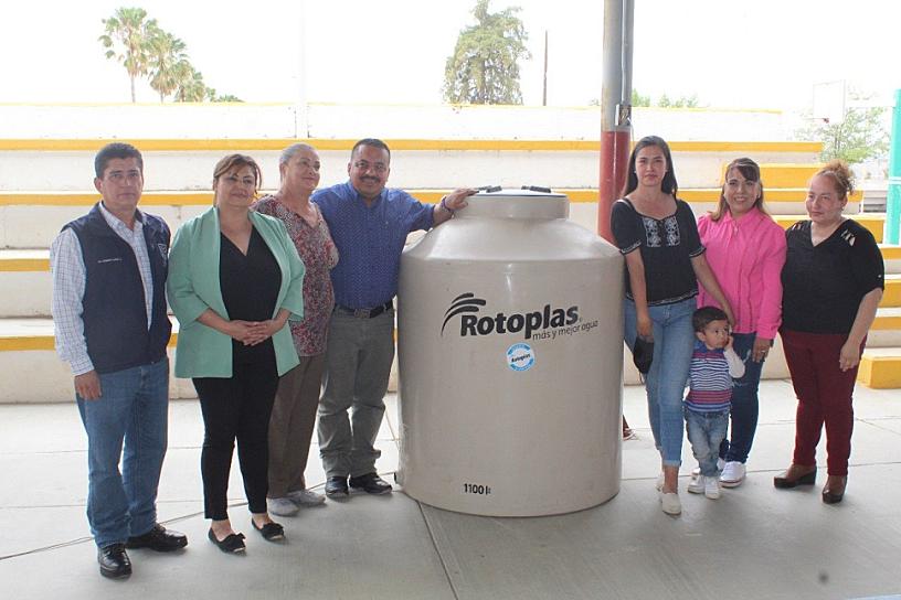 ENTREGAN TINACOS Y BOILERS EN RÍO GRANDE