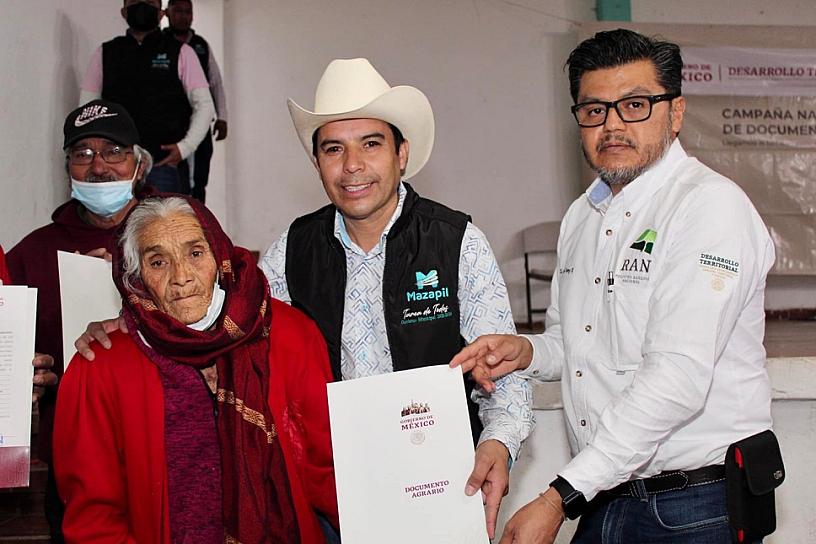 ENTREGAN TÍTULOS AGRARIOS EN MAZAPIL