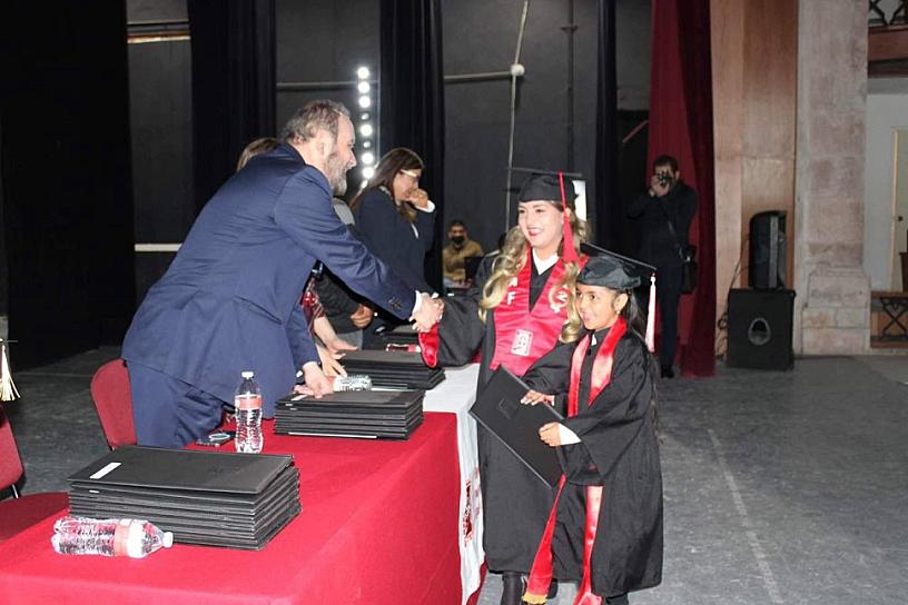 ENTREGAN UAF Y UPZ NUEVOS PROFESIONISTAS A LA SOCIEDAD