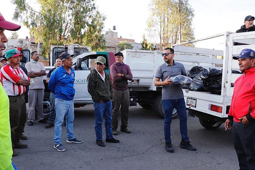 ENTREGAN UNIFORMES A PERSONAL DE RECOLECCIÓN DE RESIDUOS SÓLIDOS 