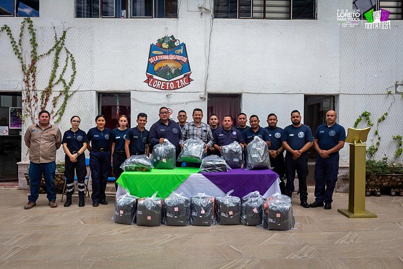 ENTREGAN UNIFORMES PARA PC DE LORETO