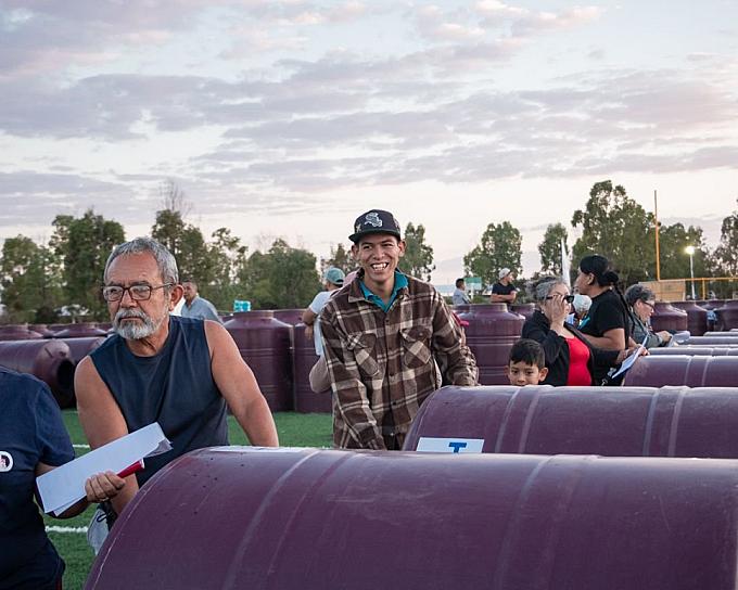 ENTREGA PEPE SALDÍVAR 500 TINACOS A HABITANTES DE GUADALUPE 
