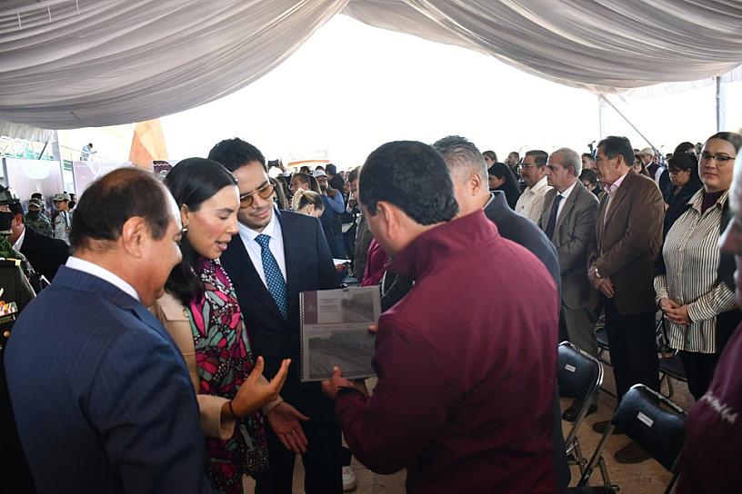 Entrega Pepe Saldívar carpeta de proyectos a la secretaria de Turismo federal