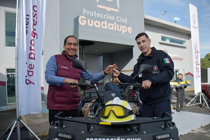 ENTREGA PEPE SALDÍVAR UNIFORMES Y CUATRIMOTOS A PROTECCIÓN CIVIL 
