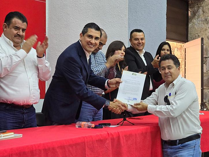 ENTREGA PRI 46 CONSTANCIAS A REGIDORES PLURINOMINALES