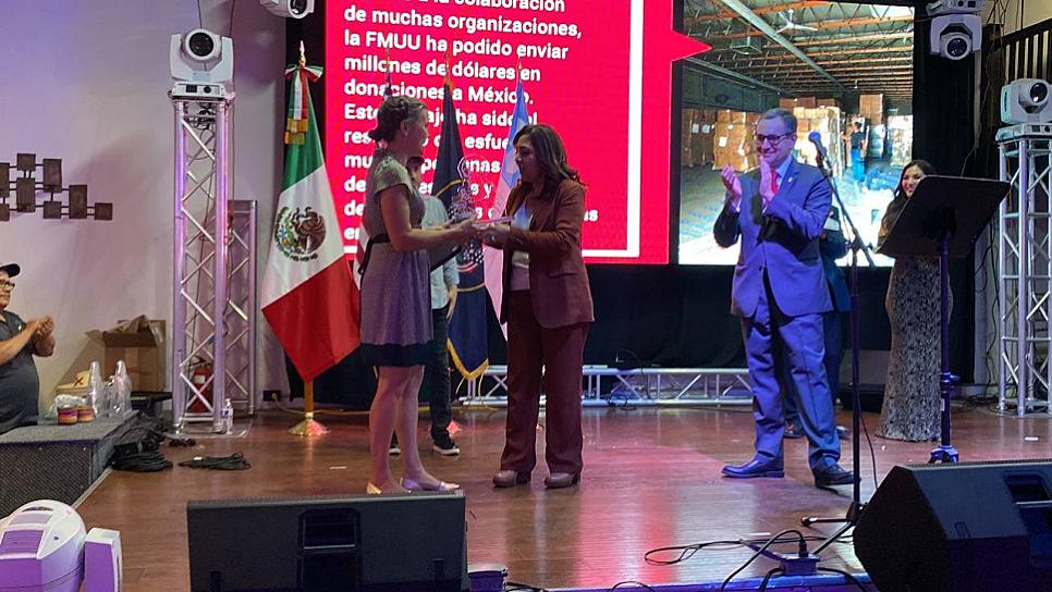 ENTREGA SARA HERNÁNDEZ PREMIOS TONAHUAC EN SALT LAKE CITY 