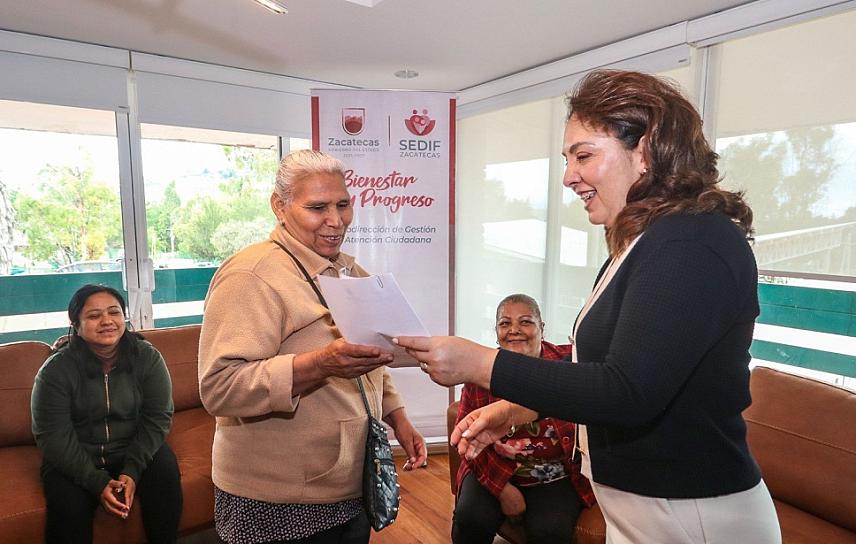 ENTREGA SEDIF APOYOS ECONÓMICOS A FAMILIAS ZACATECANAS 