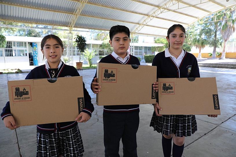 ENTREGA SEDIF ESTATAL APOYOS SOCIALES A FAMILIAS ZACATECANAS 
