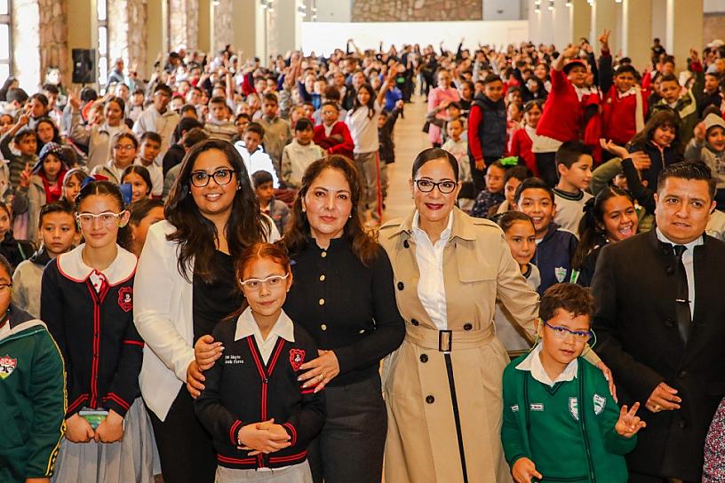 ENTREGA SEDIF LENTES DEL PROGRAMA “VER BIEN PARA APRENDER MEJOR”
