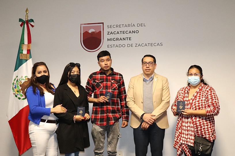 ENTREGA SEZAMI PASAPORTES AMERICANOS A HIJOS DE ZACATECANOS