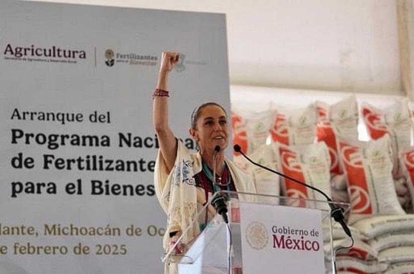 Entrega Sheinbaum fertilizantes a campesinos en Michoacán