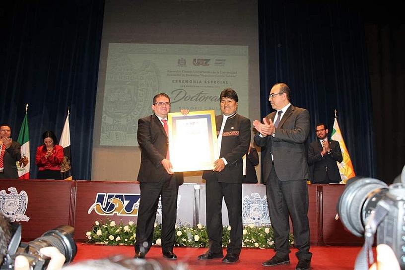 ENTREGA UAZ EL DOCTORADO HONORIS CAUSA A EVO MORALES