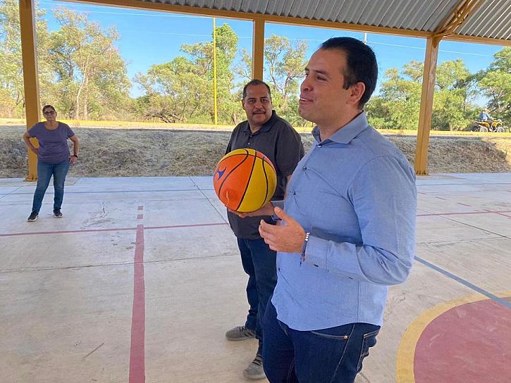 ENTREGA VARELA EQUIPO DEPORTIVO A JÓVENES DE VALPARAÍSO