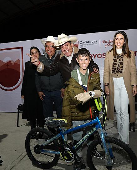 EN VILLANUEVA, ENTREGA GOBERNADOR APOYOS ALIMENTARIOS 