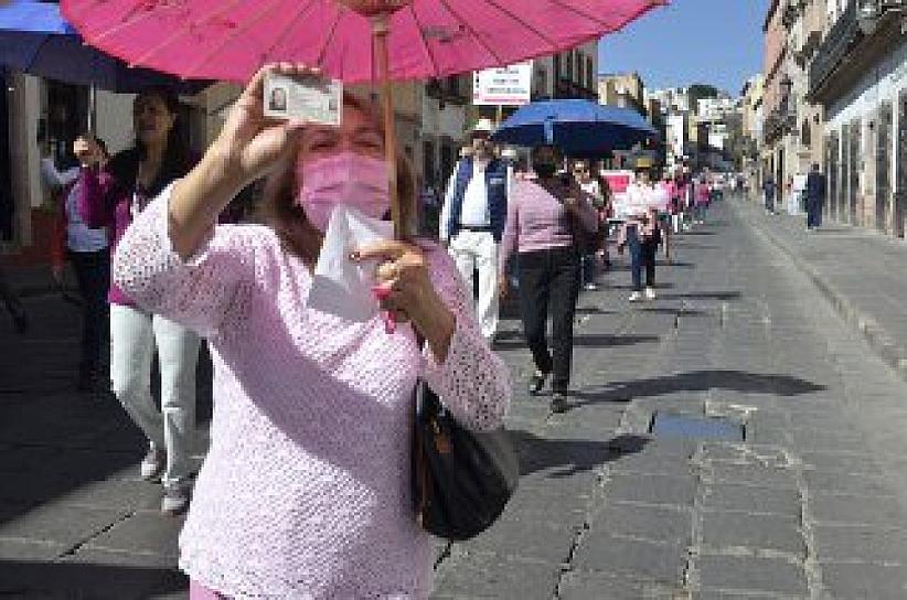 EN ZACATECAS SALEN A LAS CALLES A DEFENDER AL INE 