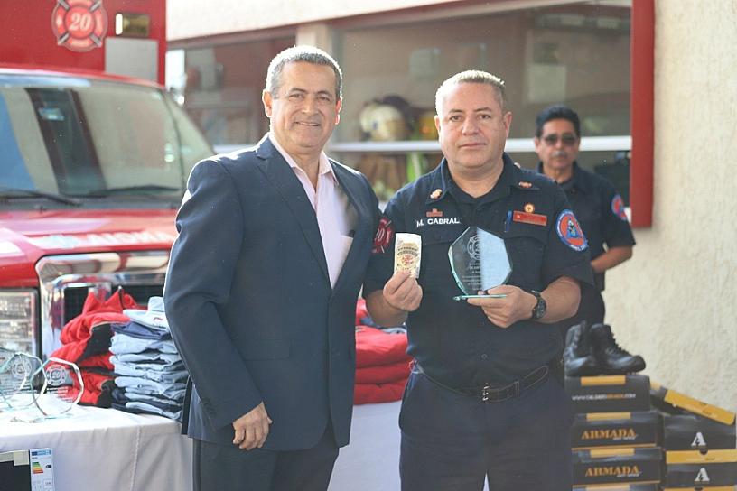 EQUIPAN A BOMBEROS JEREZANOS