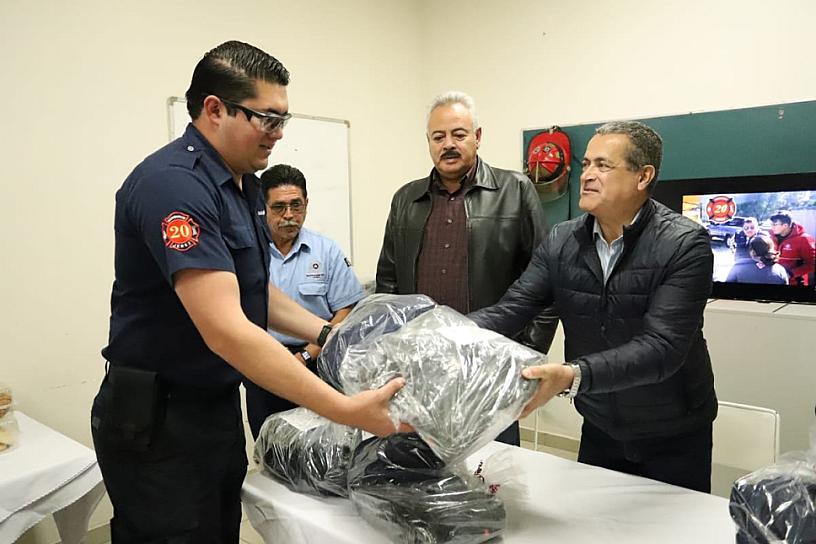 EQUIPAN A CUERPO DE BOMBEROS DE JEREZ 