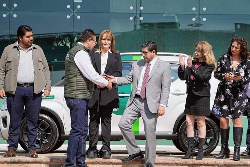 EQUIPAN A LA SECRETARÍA DE OBRAS PÚBLICAS Y A LA UNIDAD DE PROTECCIÓN CIVIL CON VEHÍCULOS NUEVOS