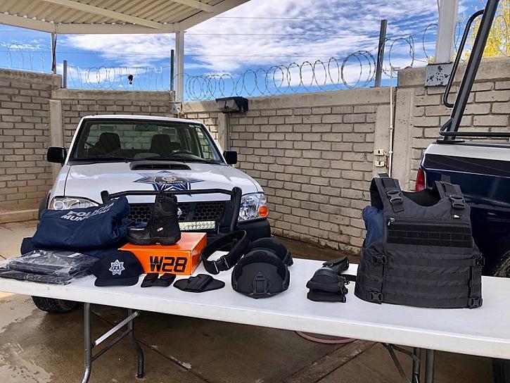 EQUIPAN A POLICÍAS DE RÍO GRANDE; ALCALDE RECONOCE SU LABOR 