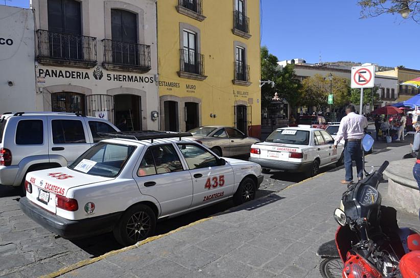 ESPERAN TAXISTAS TREMENDA CUESTA DE ENERO