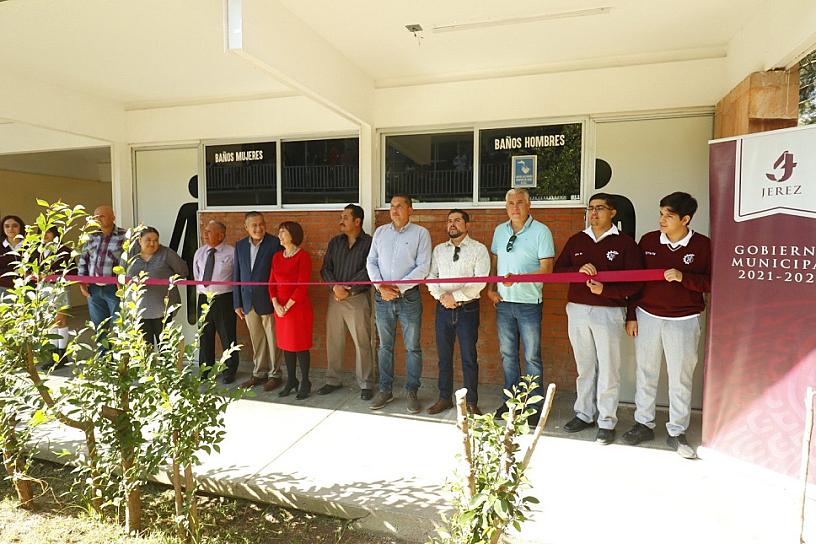 ESTRENAN SANITARIOS EN EL CETIS 114 DE JEREZ