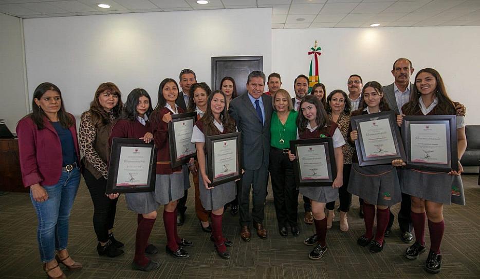 ESTUDIANTES PONEN EN ALTO EL NOMBRE DE ZACATECAS
