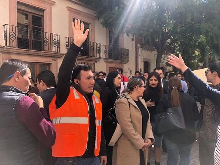 EVACÚAN CONGRESO DEL ESTADO POR SISMO