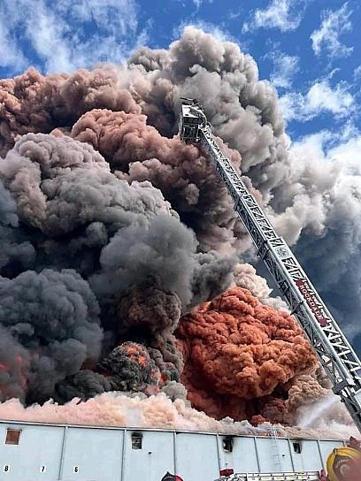 EVACUAN RESIDENTES DE GEORGIA POR UN INCENDIO EN PLANTA QUÍMICA